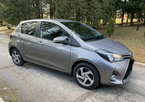 świętokrzyskie Toyota Yaris cena 45900 przebieg: 182500, rok produkcji 2015 z Starachowice